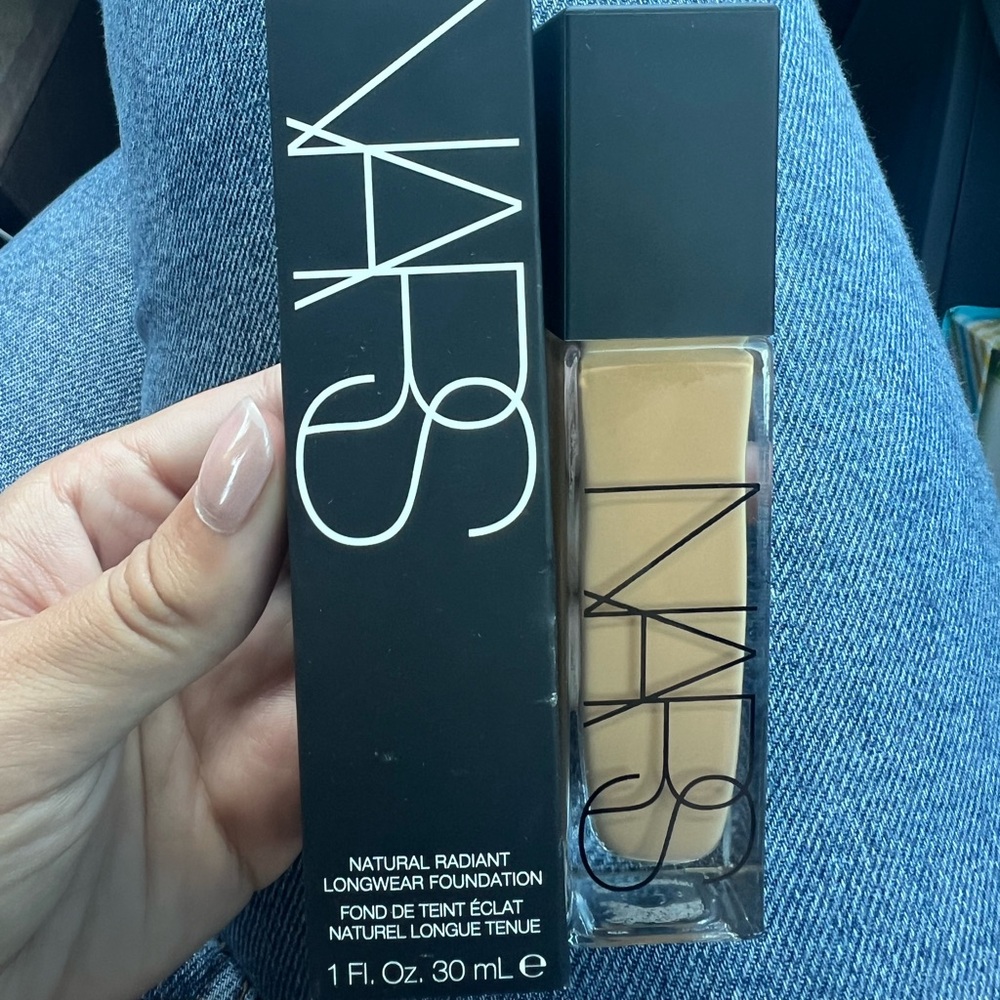 New unused NARS natural radiant longwear foundation